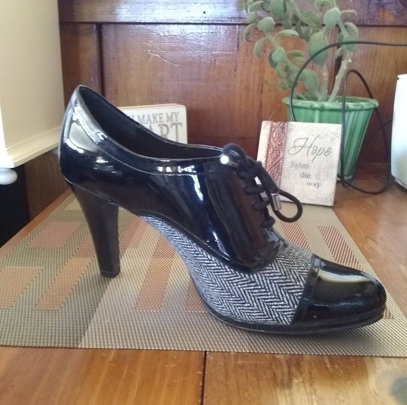 Chadwicks Shoes - Chadwicks Black Patent Leather Lace Up Heels